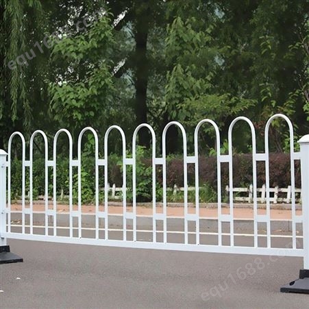 咸阳 道路护栏 锌钢护栏 市政分流栏杆 方元浩宇供应