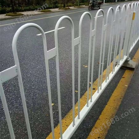 马路护栏及两侧机非隔离栏杆 人车分离护栏 远航定制