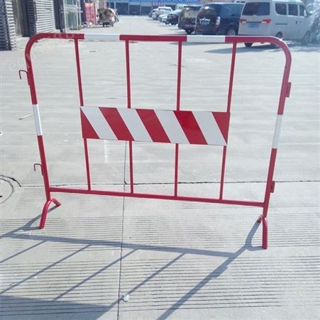 四川加厚围栏市政道路警示防护栏工程移动临时隔离栏交通设施