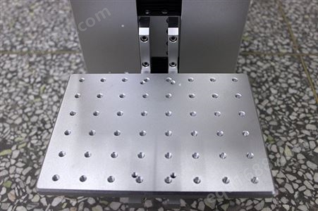 20瓦便携式桌面铝abs塑料光纤激光打标机，用于金属和非金属材料