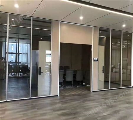 成都易昀会议室、洽谈室、设计室等类似区域的玻璃隔断墙设计
